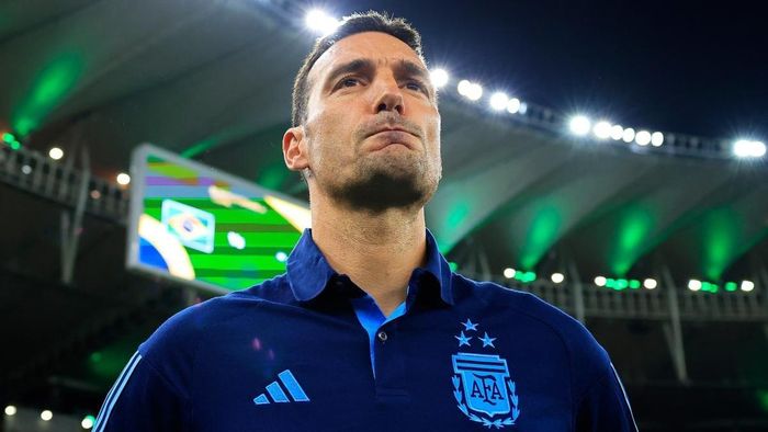  Nếu Scaloni cũng rời đi, Argentina sẽ cùng lúc mất thủ lĩnh lớn nhất trên sân và HLV định hình cả chu kỳ thành công hiện tại. 