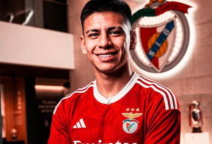 Tài năng trẻ sáng giá Claudio Echeverri được Man City đem cho Benfica mượn trong một mùa giải để tích lũy thêm kinh nghiệm.