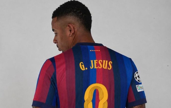 Gabriel Jesus hoàn tất thủ tục để chuyển sang khoác áo Barcelona từ Manchester City với mức phí khoảng 10 triệu euro. Đây là nước đi của nhà ĐKVĐ La Liga sau khi mua hụt Julian Alvarez từ Atletico Madrid.