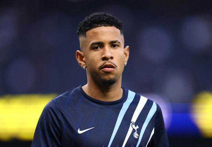  Trong một mùa hè mua sắm rầm rộ, Tottenham chấp nhận chi ra 85 triệu bảng để đưa Savinho từ Manchester City về Bắc London. Kể từ khi gia nhập Spurs, cầu thủ người Brazil muốn được gọi bằng tên Savio. Ảnh: Reuters. 