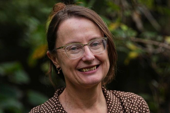 Emily Wilson từng ra mắt bản dịch The Odyssey năm 2017. Hiện nay bà đang tiến hành dịch lại từ đầu toàn bộ tác phẩm. Ảnh: Matt Rourke/AP.