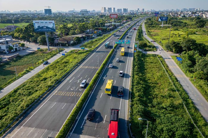  Trước đó, ngày 1/9, lực lượng chức năng phân luồng cho các phương tiện đi vào làn đường ngược chiều cao tốc Cao Bồ - Pháp Vân. Các phương tiện từ Thủ đô đi các tỉnh sẽ theo hướng Quốc lộ 1. Tuy nhiên, chiều 2/9, lượng phương tiện lưu thông trên cao tốc không quá đông đúc, vì vậy các phương tiện di chuyển trên cao tốc Cao Bồ - Pháp Vân theo cả hai chiều làn xe riêng biệt. 