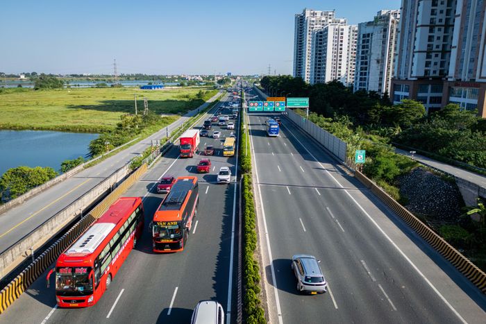  Khu vực cửa ngõ cao tốc Pháp Vân - Cầu Giẽ theo hướng vào trung tâm Hà Nội chỉ xảy ra ùn tắc cục bộ, các phương tiện tuân thủ quy định khi tham gia giao thông trên cao tốc. 