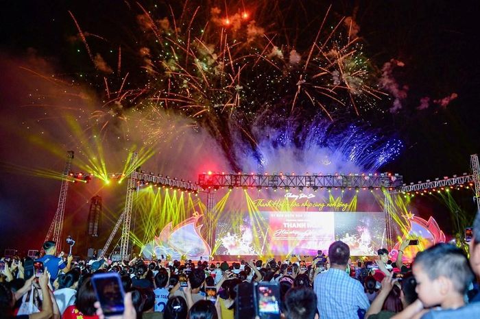 Màn pháo hoa thắp sáng bầu trời Sầm Sơn, khép lại chương trình nghệ thuật