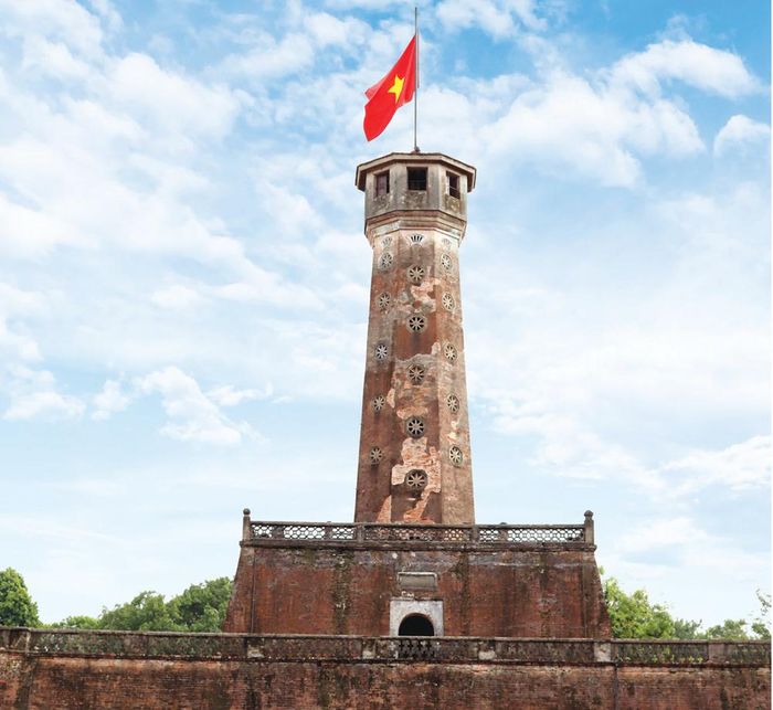 Thiêng liêng cột cờ Hà Nội trong những ngày chào mừng kỷ niệm 81 năm Cách mạng Tháng Tám thành công và Quốc khánh 2.9, Ảnh: X.TRƯỜNG