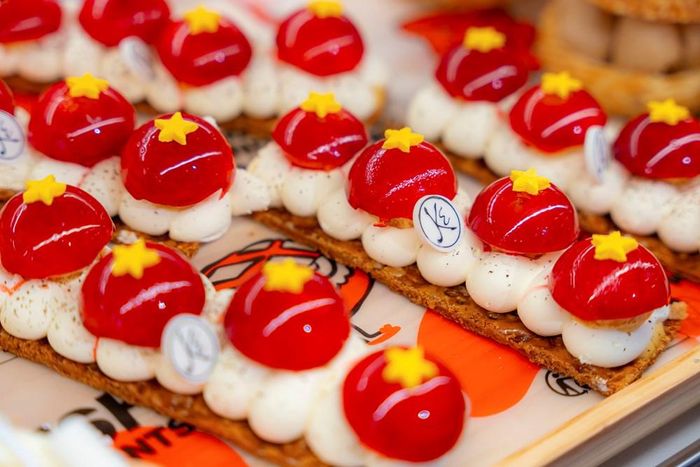 Tại các nhà hàng buffet, không gian và một số món ăn cũng được trang trí theo chủ đề Quốc khánh, tạo thêm điểm nhấn cho hành trình tham quan của du khách