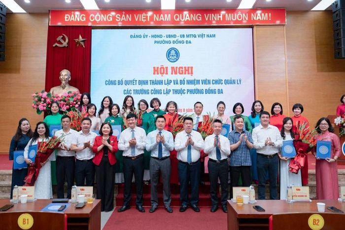 UBND phường Đống Đa, thành phố Hà Nội công bố quyết định thành lập Trường THCS Thái Thịnh trên cơ sở sắp xếp, sáp nhập Trường THCS Thái Thịnh và Trường THCS Thịnh Quang