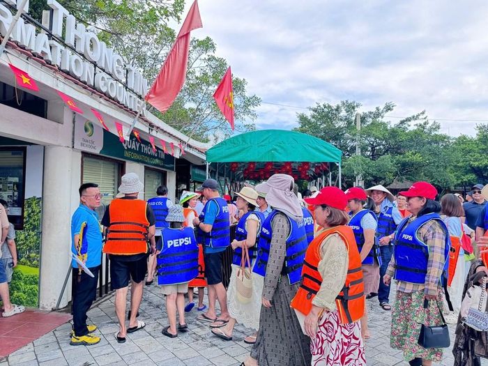 Các sản phẩm du lịch di sản, văn hóa, sinh thái tiếp tục giữ vai trò chủ lực của ngành du lịch Ninh Bình