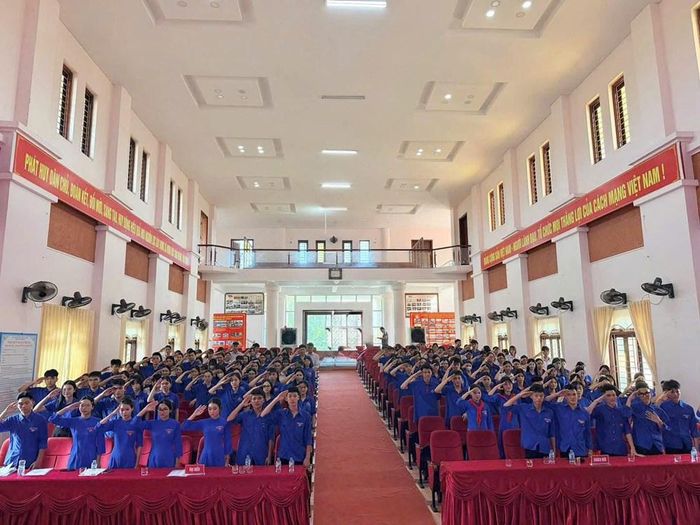 Tuổi trẻ Hải Phòng cùng thực hiện nghi thức chào cờ “Tôi yêu Tổ quốc tôi”