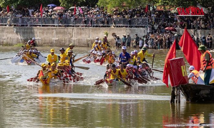 Đây là khu vực quyết định cho chặng đường nước rút về đích của các thuyền, nếu bị sự cố, chèo sai nhịp, lái sai hướng thì ảnh hưởng rất lớn đến thành tích của đò bơi