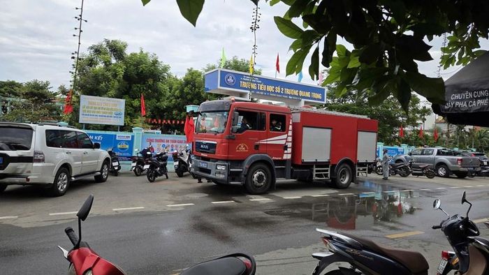 Lực lượng Cảnh sát PCCC và CNCH có mặt tại hiện trường vụ cháy