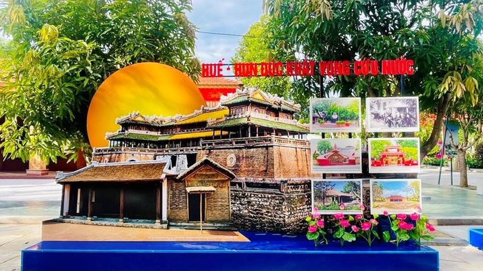 Hình ảnh, tư liệu tại gian trưng bày “Hành trình theo chân Bác”