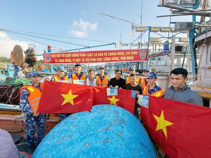 Hải đội 23 hành động cùng với cả nước, quyết tâm chấm dứt tình trạng khai thác IUU, góp phần gỡ bỏ cảnh báo “Thẻ vàng” của EC