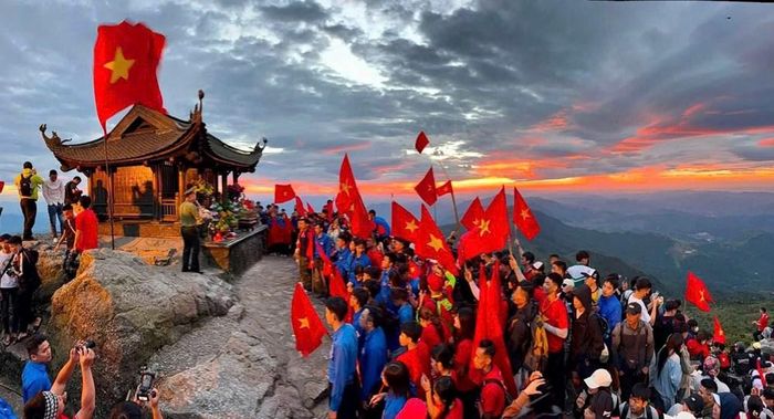 Hơn 4.000 người tham gia chương trình "Rạng rỡ Việt Nam"