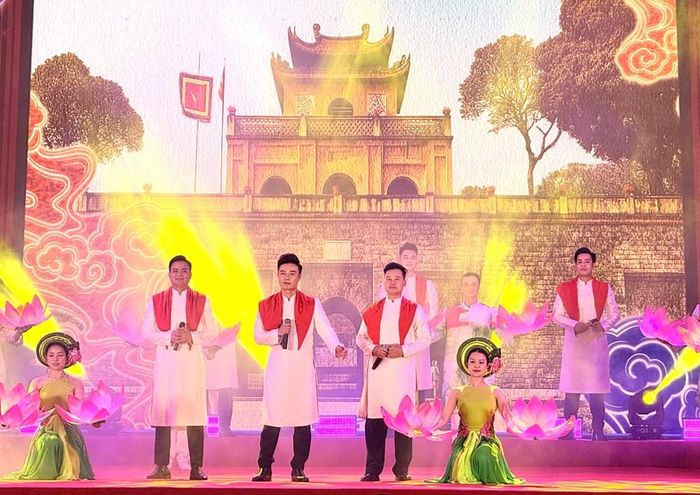 Qua các tiết mục nghệ thuật, chương trình góp phần tôn vinh những thành tựu của đất nước và Thủ đô Hà Nội trong 81 năm xây dựng, bảo vệ và phát triển