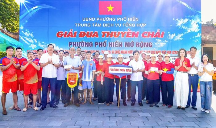 Phường Sơn Nam đoạt giải Nhất cả 2 nội dung thuyền chải nam và thuyền chải nữ