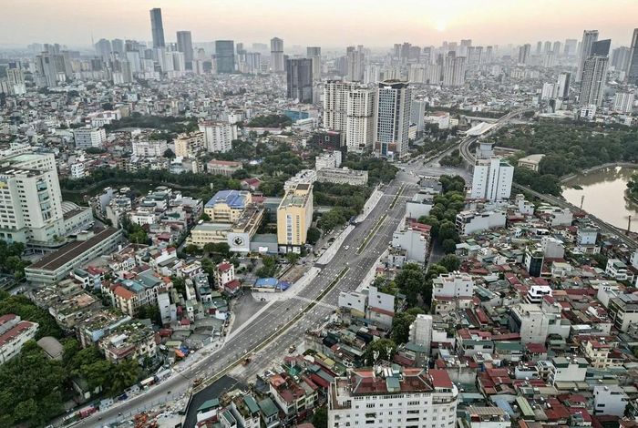 Dự án đầu tư xây dựng đường Vành đai 1, đoạn Hoàng Cầu - Voi Phục có tổng mức đầu tư 7.210 tỷ đồng từ nguồn ngân sách thành phố, điểm đầu tại nút giao Cát Linh - La Thành - Yên Lãng (Hoàng Cầu), điểm cuối tại nút giao Voi Phục. Ảnh: Quốc Khánh - TTXVN