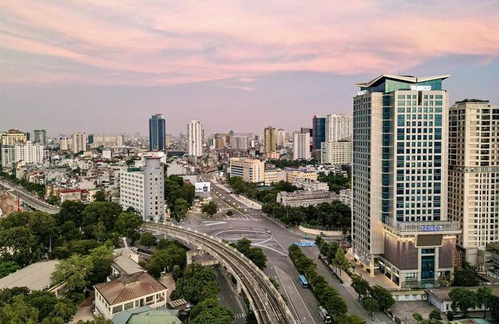 Điểm cuối tuyền tại nút giao Voi Phục đã hoàn thành cơ bản tạo không gian giao thông hiện đại đồng bộ cho Thủ đô. Ảnh: Quốc Khánh - TTXVN