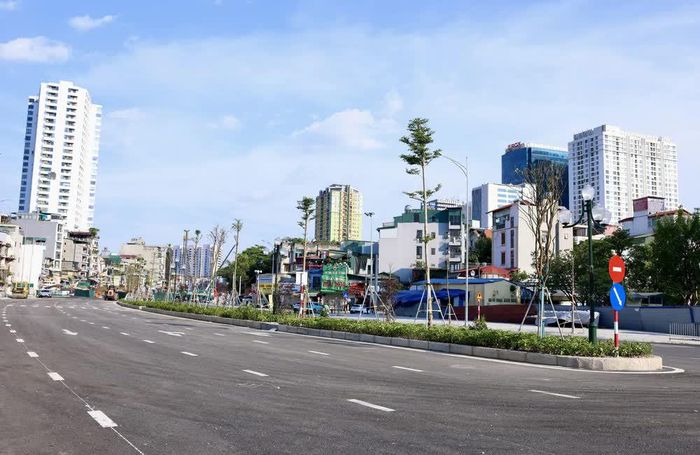 Theo chỉ đạo của UBND thành phố Hà Nội, những đoạn đã đáp ứng đầy đủ yêu cầu kỹ thuật có thể được tổ chức giao thông, khai thác sớm nhằm giảm ùn tắc và phát huy hiệu quả công trình. Ảnh: Quốc Khánh - TTXVN