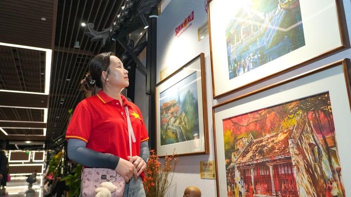 Không gian triển lãm nghệ thuật tại Khu du lịch Quốc gia núi Bà Đen góp phần đưa các giá trị văn hóa, nghệ thuật đến gần hơn với du khách. Ảnh: Minh Phú - TTXVN