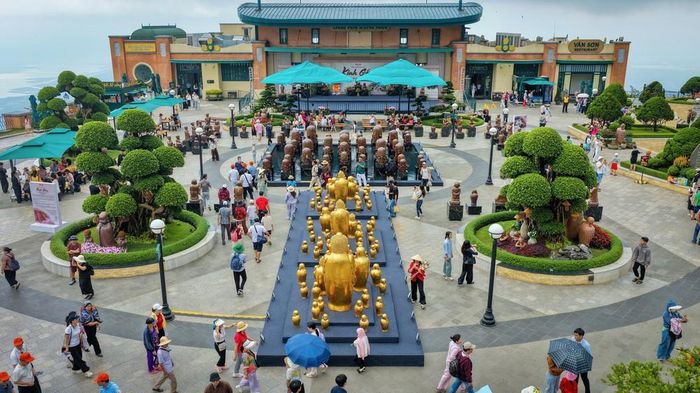 Không gian triển lãm “Kinh gốm – Thanh âm thế gian” tại Khu du lịch Sun World Ba Den Mountain, tỉnh Tây Ninh. Ảnh: Minh Phú – TTXVN