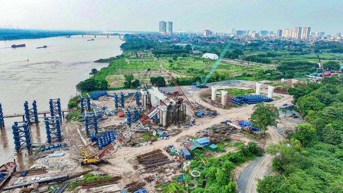 Sau 9 tháng triển khai, dự án cầu Trần Hưng Đạo đạt sản lượng xấp xỉ 40% tổng khối lượng công trình. Ảnh: Trung Nguyên - TTXVN