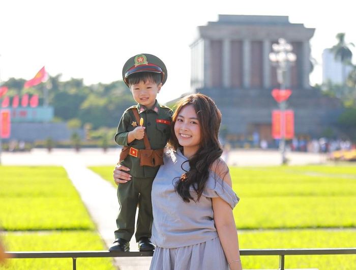 Với nhiều người dân lưu lại khoảnh khắc tại Quảng trường Ba đình trong ngày Quốc khánh có một ý nghĩa đặc biệt. Ảnh: Khánh Hoà - TTXVN