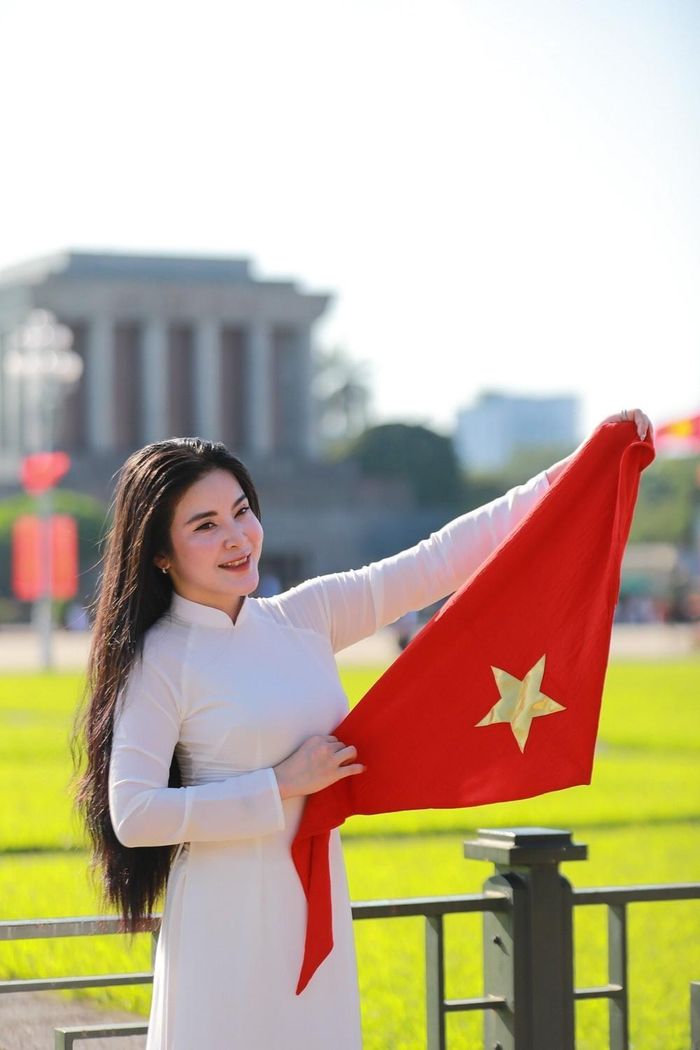 Với nhiều người dân lưu lại khoảnh khắc tại Quảng trường Ba đình trong ngày Quốc khánh có một ý nghĩa đặc biệt. Ảnh: Khánh Hoà - TTXVN
