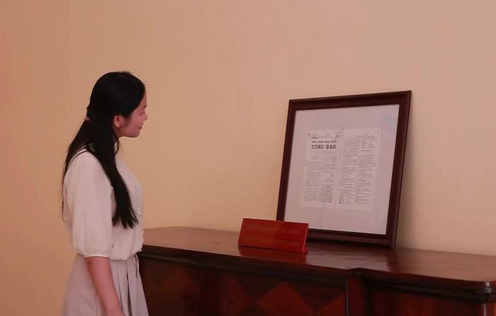 Lịch sử hiện hữu trong một căn phòng, một chiếc bàn, một không gian từng chứng kiến những quyết định hệ trọng của đất nước
