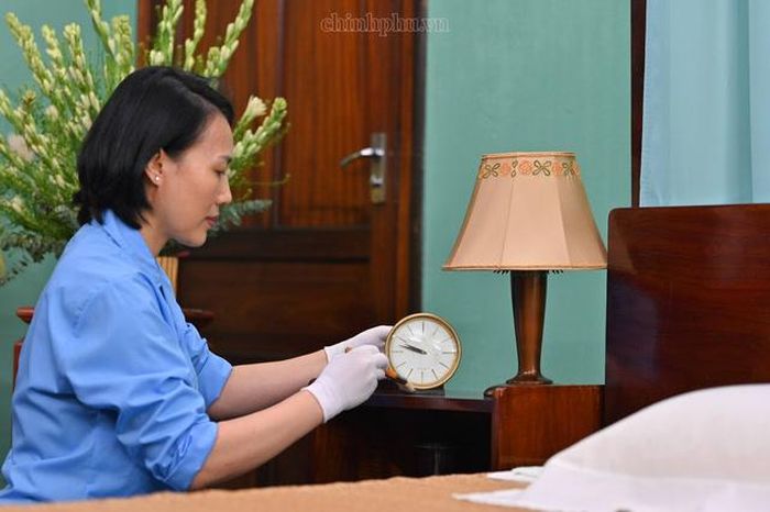 Từng kỷ vật trong không gian sống của Bác được gìn giữ cẩn trọng, giúp các thế hệ hôm nay hiểu thêm về cuộc đời giản dị của Người. Ảnh: chinhphu.vn