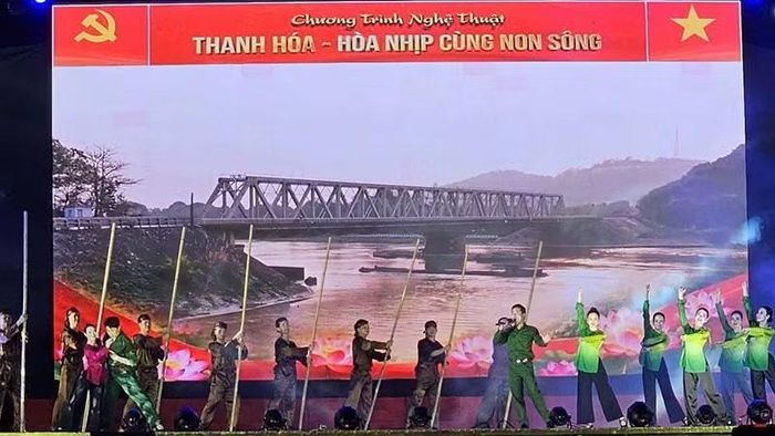 Thanh Hóa anh hùng trong chiến đấu tiếp tục đạt thành tựu toàn diện trong thời kỳ xây dựng quê hương, đất nước. (Ảnh: Mai Luận)