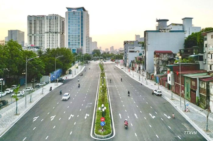 Điểm cuối tuyền tại nút giao Voi Phục đã hoàn thành cơ bản tạo không gian giao thông hiện đại đồng bộ cho Thủ đô. (Ảnh: TTXVN)