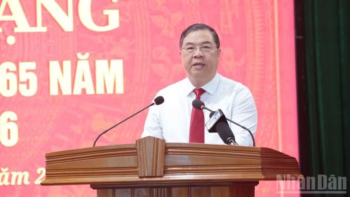 Đồng chí Phạm Gia Túc đánh giá cao những đóng góp của các đồng chí đảng viên lão thành trong quá trình xây dựng và bảo vệ đất nước. (Ảnh: NT)