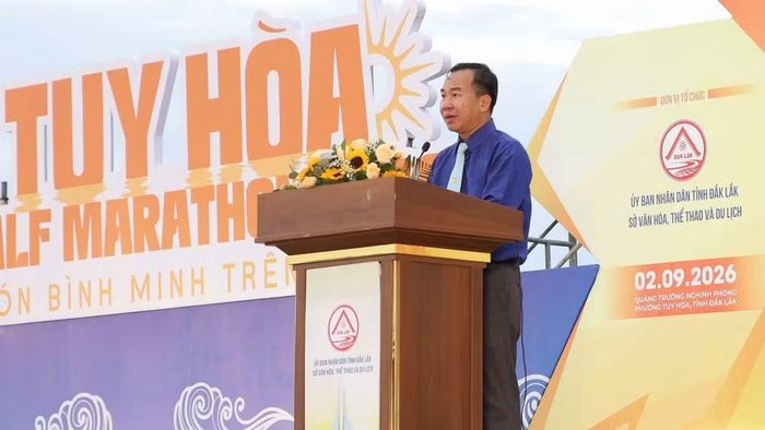 Phó Giám đốc Sở Văn hóa, Thể thao và Du lịch tỉnh Đắk Lắk Lê Hoàng Phú phát biểu tại buổi khai mạc giải. (Ảnh: CTV)