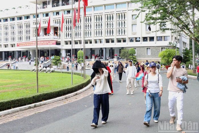  Dinh Độc Lập là một trong những điểm đến thu hút đông khách trong những ngày nghỉ lễ﻿. 