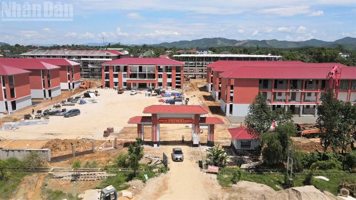 Theo kế hoạch, muộn nhất đến sáng 4/9, sáu dãy nhà học, dãy nhà hiệu bộ, nhà ăn sẽ hoàn tất mọi công đoạn thi công.