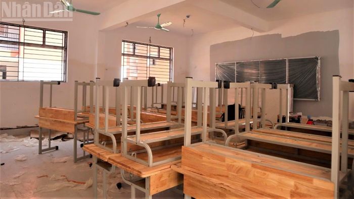 Công tác bán trú, nội trú sẽ được triển khai từ ngày 7/9. Khu ký túc xá dù chưa hoàn thiện 100%, song, đã đáp ứng được nhu cầu nội trú của 241 học sinh đăng ký (8 học sinh/phòng).