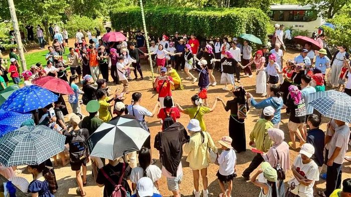 Không khí rộn ràng tại Làng Văn hóa-Du lịch các dân tộc Việt Nam trong ngày Tết Độc lập. (Ảnh: BTC)