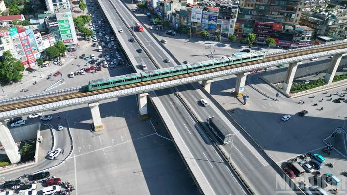 Khu vực Vành đai 3 đông phương tiện trong chiều 2/9, thời điểm nhiều người dân kết thúc kỳ nghỉ và trở lại Hà Nội chuẩn bị cho ngày làm việc, học tập.