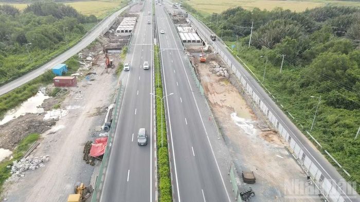 Chiều 2/9, lượng phương tiện lưu thông ít trên cao tốc Thành phố Hồ Chí Minh-Long Thành-Dầu Giây.