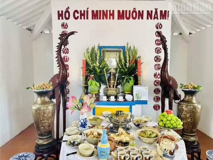 Những mâm cơm giản dị, thể hiện tấm lòng thành kính, dâng ngày Bác mất, ngày 2/9/2026, nhằm ngày 21/7 âm lịch. (Ảnh: TRỌNG DUY)