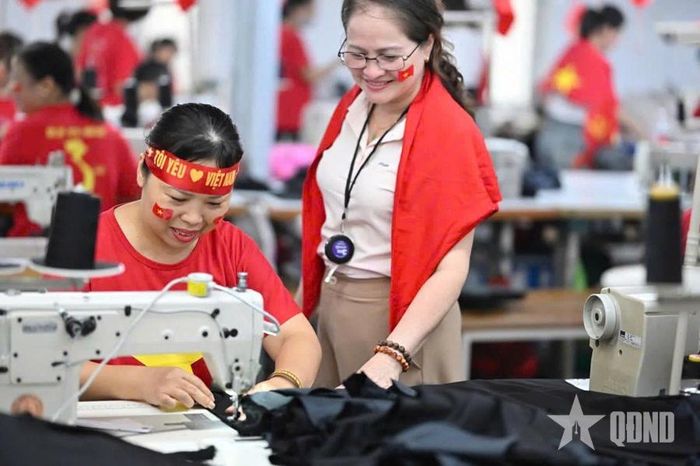  Công nhân Tổng công ty 28 trong giờ lao động. 