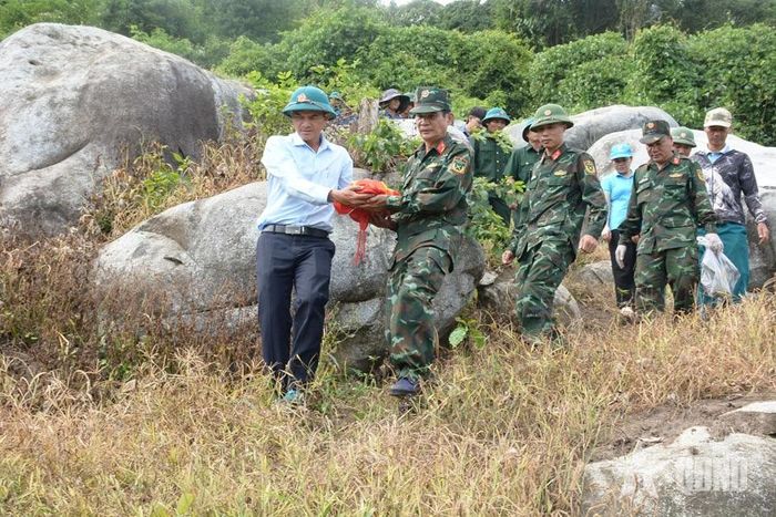 Đội K51, Bộ CHQS tỉnh Đắk Lắk phối hợp với chính quyền xã Cư Pui quy tập được một hài cốt liệt sĩ trên dãy núi Chư Yang Sin, tháng 8-2025. 