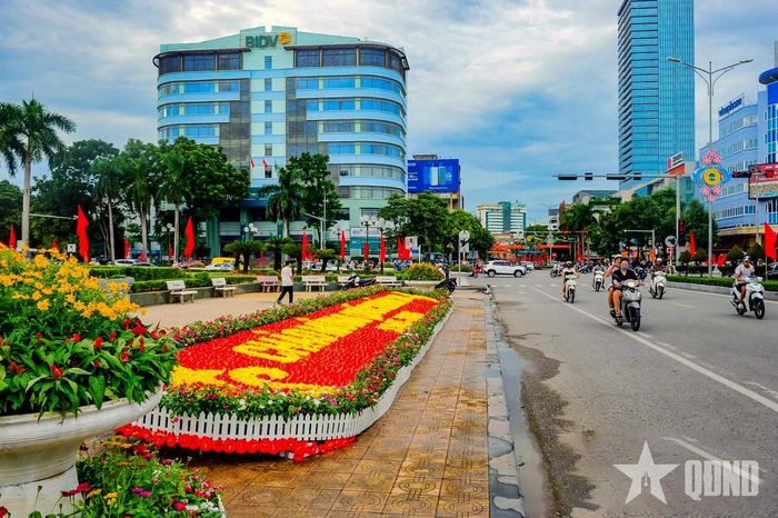   Không khí Quốc khánh 2-9 hiện diện trên nhiều tuyến phố trung tâm ở Thanh Hóa. 