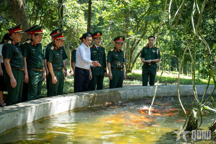 Đại tướng Phan Văn Giang và các đại biểu tại Khu di tích.