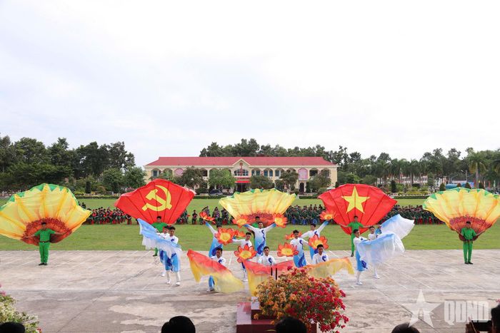 Trung đoàn 4 ngập tràn sắc màu, không khí vui tươi, phấn khởi trong ngày Tết Độc lập.