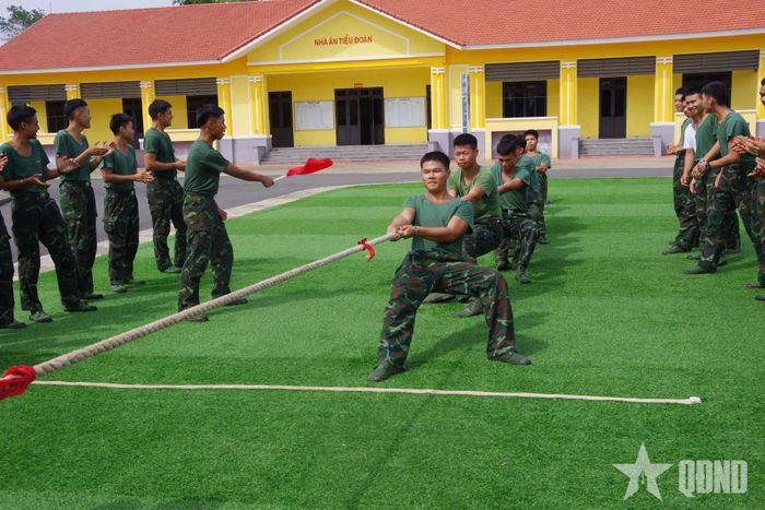 Sôi nổi các hoạt động thể thao trong ngày nghỉ, tạo không khí vui tươi, đoàn kết, nâng cao đời sống tinh thần cho bộ đội.