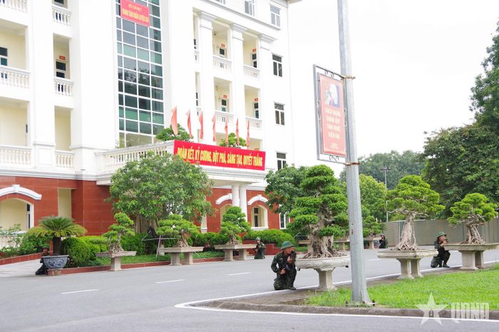 Cán bộ, chiến sĩ luyện tập phương án sẵn sàng chiến đấu, nâng cao khả năng xử trí các tình huống, bảo vệ an toàn đơn vị trong dịp Quốc khánh 2-9.