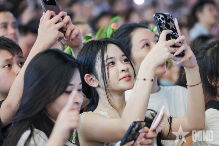 Mỗi người đều có lựa chọn riêng để lưu giữ những khoảnh khắc đáng nhớ này.