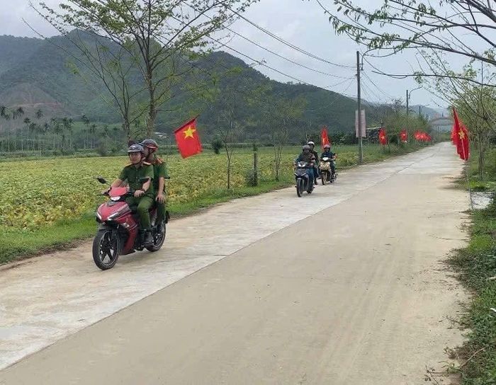 Các tổ công tác thuộc Công an phường Hải Vân duy trì công tác TTKS tại các tuyến, điểm du lịch sinh thái phía Tây thành phố.